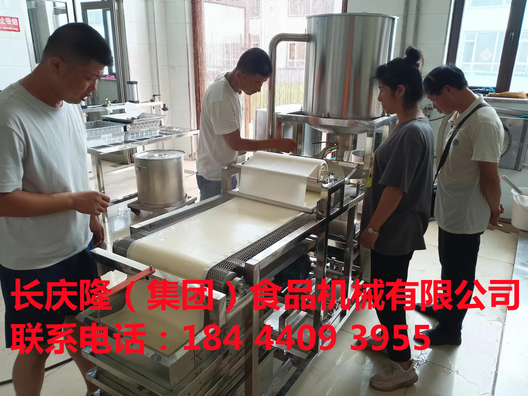 吉林客戶購買的全自動小型干豆腐機設備大豆腐機設備，200型雙聯磨漿機組，氣動兩工位大豆腐機設備，煮漿設備等。并學習相關技術，感謝您對長慶隆的支持與信任，祝您的以后的事業順風順水，財源滾滾！ (3).jpg