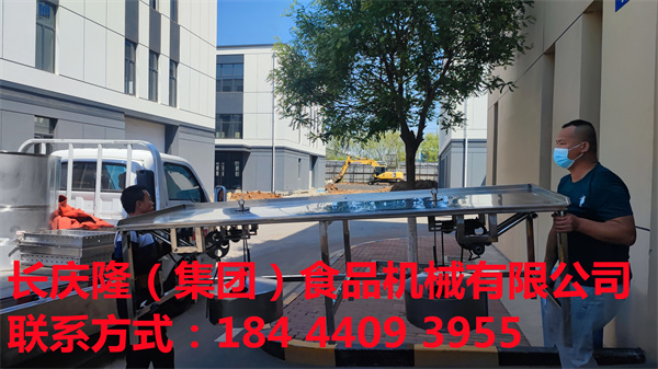 遼寧省燈塔市金先生的雙加熱豆?jié){鍋、兩工位大豆腐機、四工位大豆腐機等設(shè)備裝車發(fā)貨。 (3).jpg