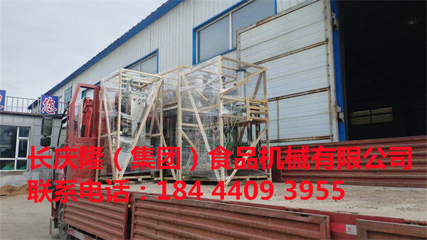 青海孫先生訂購的中型干豆腐機，大豆腐機等全套設(shè)備裝車發(fā)貨，感謝客戶千里之外的信任，長慶隆祝您創(chuàng)業(yè)致富，生意興隆，開業(yè)大吉 (4).jpg