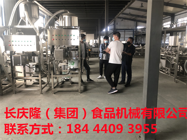 吉林市張先生，通過網絡關注我們長慶隆有一段時間了，經多地考察，最后還是選擇我們長慶隆定購了全自動干豆腐機設備，大豆腐機設備，200型全自動真空吸豆雙聯磨漿機組，煮漿鍋等等設備，感謝張先生對我們長慶隆的高度評價和認可！長慶隆祝您生意興隆，財源廣進，紅紅火火！首選長慶隆，事業享成功！ (3).jpg