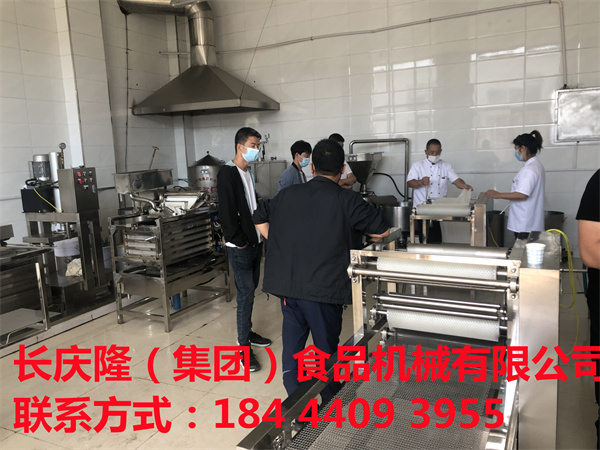 吉林市張先生，通過網絡關注我們長慶隆有一段時間了，經多地考察，最后還是選擇我們長慶隆定購了全自動干豆腐機設備，大豆腐機設備，200型全自動真空吸豆雙聯磨漿機組，煮漿鍋等等設備，感謝張先生對我們長慶隆的高度評價和認可！長慶隆祝您生意興隆，財源廣進，紅紅火火！首選長慶隆，事業享成功！ (4).jpg