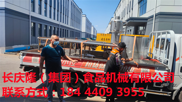 遼寧省燈塔市金先生的雙加熱豆?jié){鍋、兩工位大豆腐機、四工位大豆腐機等設(shè)備裝車發(fā)貨。 (4).jpg