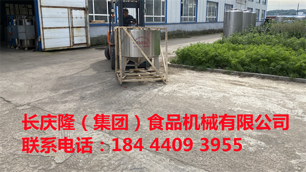 松原客戶購買的仿手工干豆腐機，電鍋爐，煮漿鍋等全套豆制品設備，已經打好包裝裝車發貨了，長慶隆祝您心想事成，財源滾滾來。 (2).jpg