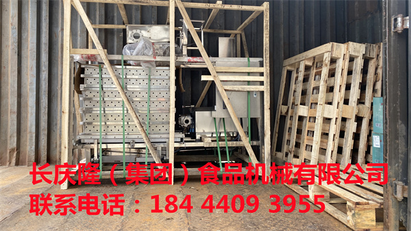 松原客戶購買的仿手工干豆腐機，電鍋爐，煮漿鍋等全套豆制品設備，已經打好包裝裝車發貨了，長慶隆祝您心想事成，財源滾滾來。 (3).jpg