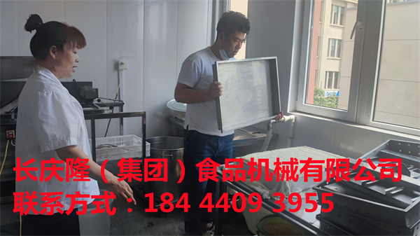 大連市高先生在長慶隆沈陽總部購買了大豆腐機全套設備，學習完成。祝高先生心想事成、一帆風順、開業大吉！ (3).jpg