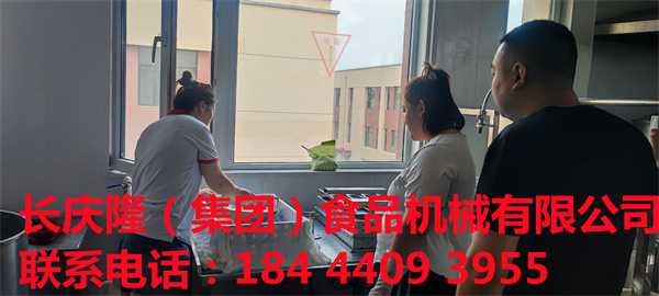 梅河口張先生在長慶隆購買了中型大豆腐機，干豆腐機全套設(shè)備，現(xiàn)已裝車發(fā)貨。長慶隆祝張先生生意興隆，開業(yè)大吉！ (1).jpg
