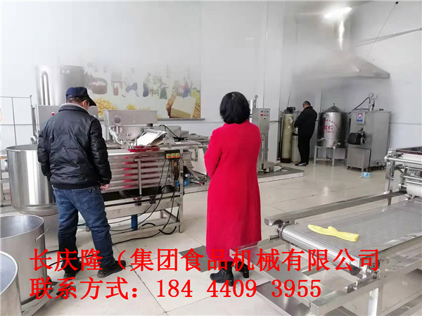 白山客戶牟先生仿手工干豆腐機全套設備購買，技術實操教學中 (1).jpg