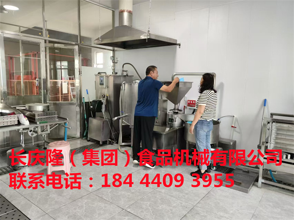 遼寧朝陽房先生在長慶隆公司購買了仿手工干豆腐機全套設備，學習完畢，合同簽單中，祝?房先生生意興隆，財源廣進 (3).jpg