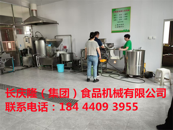 遼寧朝陽房先生在長慶隆公司購買了仿手工干豆腐機全套設備，學習完畢，合同簽單中，祝?房先生生意興隆，財源廣進 (2).jpg