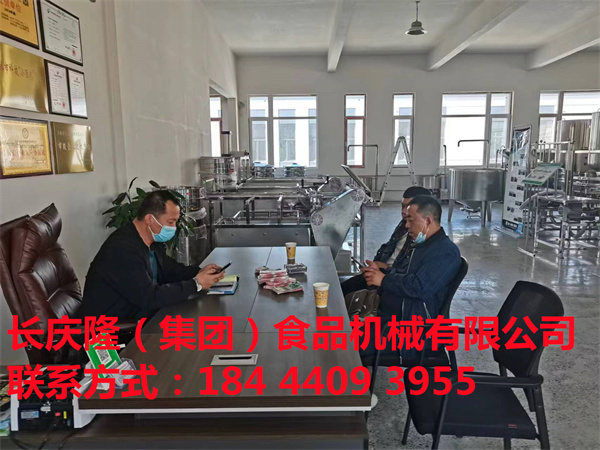 天津市張先生購買了中型干豆腐機、洗布機、三連磨漿機等設備，現(xiàn)在用自己的機器開始學習。 (3).jpg