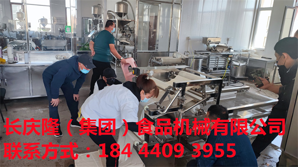 天津市張先生購買了中型干豆腐機、洗布機、三連磨漿機等設備，現(xiàn)在用自己的機器開始學習。 (5).jpg