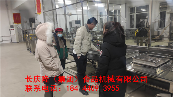 白城市蘇女士一家人在沈陽銷售總部購買了豆腐機全套設備，學習結(jié)束掃碼付全款 (3).jpg