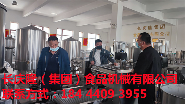 天津市張先生購買了中型干豆腐機、洗布機、三連磨漿機等設備，現(xiàn)在用自己的機器開始學習。 (11).jpg