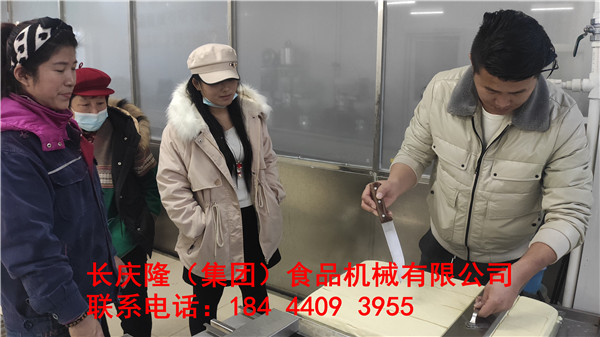 白城市蘇女士一家人在沈陽銷售總部購買了豆腐機全套設備，學習結(jié)束掃碼付全款 (10).jpg