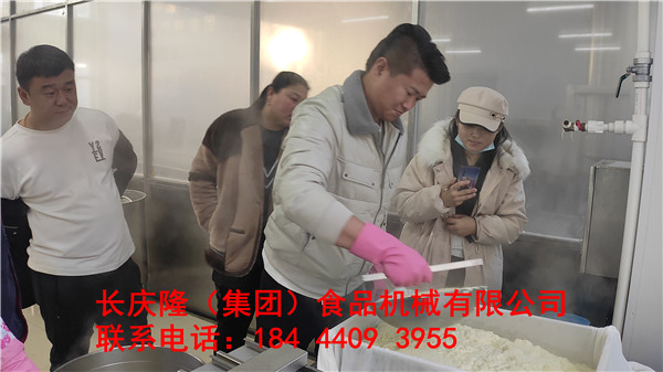 白城市蘇女士一家人在沈陽銷售總部購買了豆腐機全套設備，學習結(jié)束掃碼付全款 (9).jpg