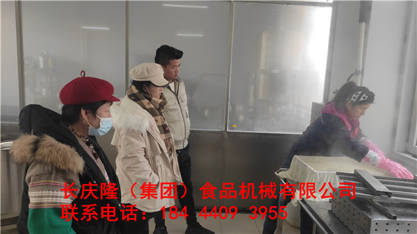 白城市蘇女士一家人在沈陽銷售總部購買了豆腐機全套設備，學習結(jié)束掃碼付全款 (5).jpg