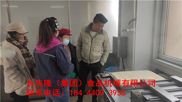 白城市蘇女士一家人在沈陽銷售總部購買了豆腐機全套設備，學習結(jié)束掃碼付全款 (6).jpg