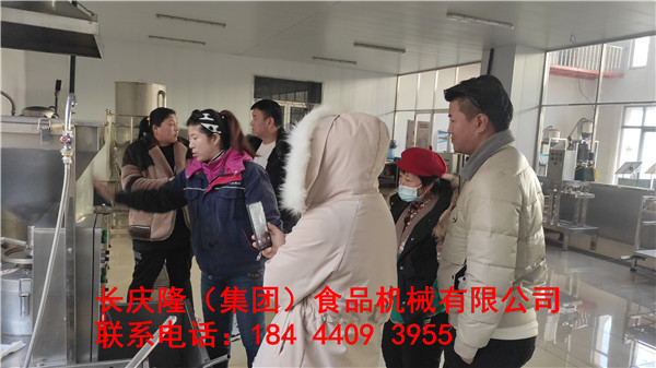 白城市蘇女士一家人在沈陽銷售總部購買了豆腐機全套設備，學習結(jié)束掃碼付全款 (7).jpg