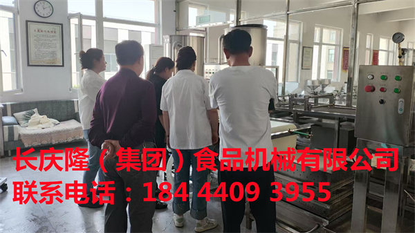 撫順杜女士要去意大利做豆腐，在長慶隆公司定購了磨漿機、煮漿鍋、電鍋爐、小型全自動干豆腐機等全套設備裝車發貨，長慶隆提前祝?杜女士生意興隆，財源廣進，開業大吉 (1).jpg