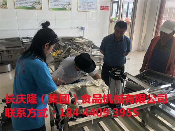 74歲大爺從大連坐車到長慶隆直接購買大豆腐全套設備！大爺在網絡上關注長慶隆有一點時間了，也是長慶隆的忠實粉絲了！對長慶隆特別認可！學習已完成！長慶隆祝您身體健康，開業大吉，財源滾滾，紅紅火火！ (6).jpg