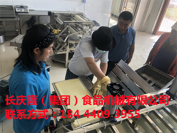 74歲大爺從大連坐車到長慶隆直接購買大豆腐全套設備！大爺在網絡上關注長慶隆有一點時間了，也是長慶隆的忠實粉絲了！對長慶隆特別認可！學習已完成！長慶隆祝您身體健康，開業大吉，財源滾滾，紅紅火火！ (7).jpg