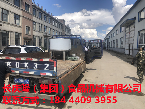吉林市張先生，經朋友介紹，自己開車來到長慶隆直接購買了煮漿鍋！設備已裝車！長慶隆祝您生意興隆！ (1).jpg