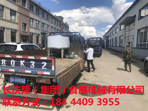 吉林市張先生，經朋友介紹，自己開車來到長慶隆直接購買了煮漿鍋！設備已裝車！長慶隆祝您生意興隆！ (2).jpg