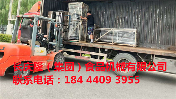 大連那先生在長慶隆公司購買了100型仿手工干豆腐機(jī)全套設(shè)備，裝車發(fā)貨，長慶隆祝?那先生生意興隆，財(cái)源廣進(jìn) (2).jpg