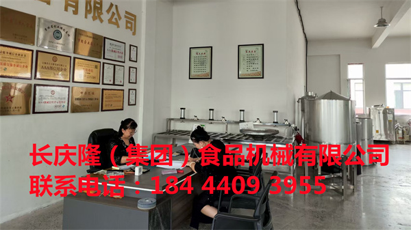 大連常先生二人在長(zhǎng)慶隆公司購(gòu)買了大豆腐機(jī)、干豆腐機(jī)全套設(shè)備，正在簽單中 (2).jpg
