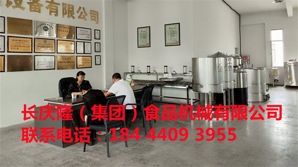 大連常先生二人在長(zhǎng)慶隆公司購(gòu)買了大豆腐機(jī)、干豆腐機(jī)全套設(shè)備，正在簽單中 (1).jpg