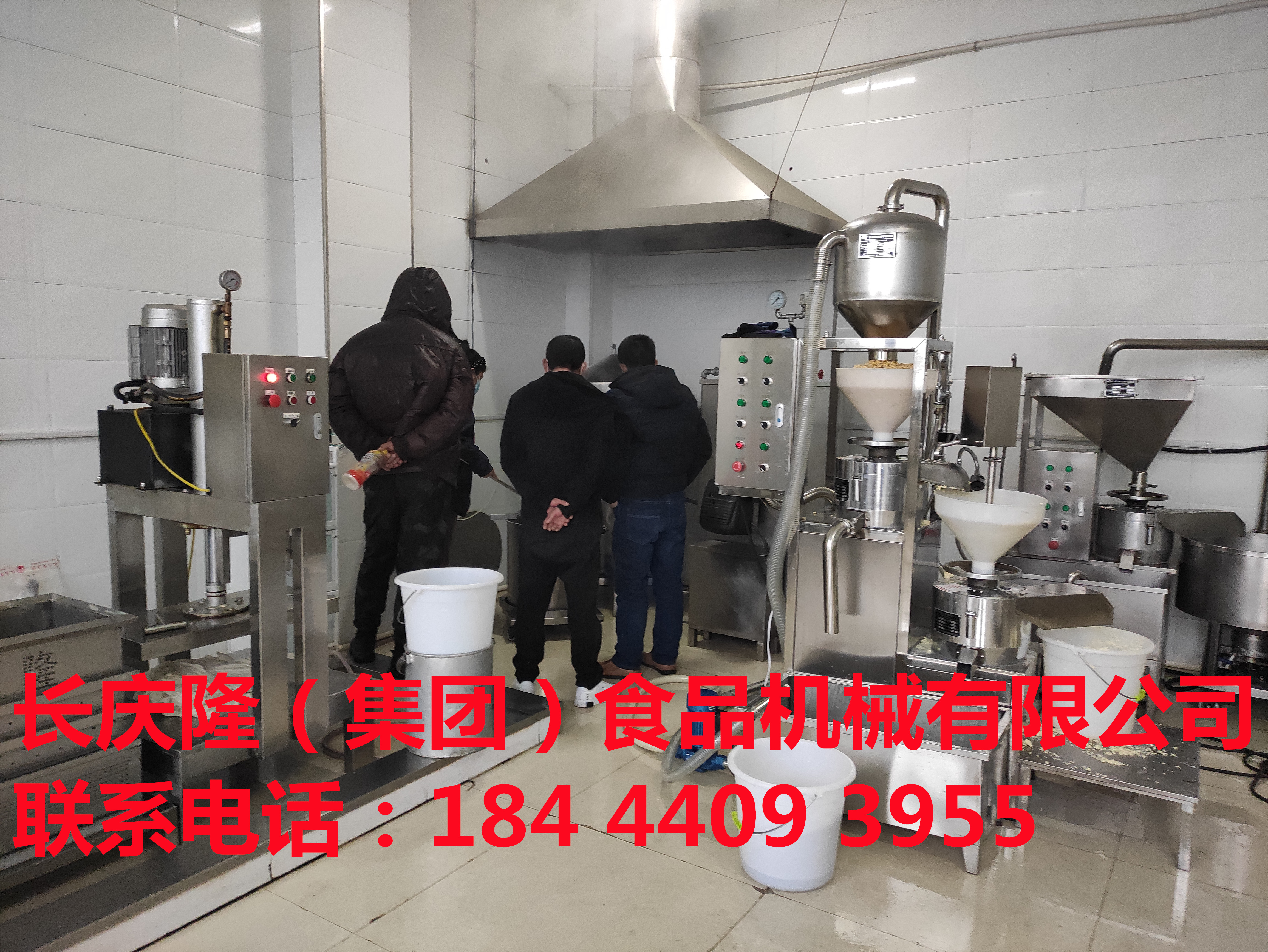 圖們客戶購買豆腐機全套設備正在簽約中，感謝您對長慶隆的支持與信任。祝您生意興隆每一天；事業起步在如今，紅紅火火在將來，四海納財永不衰！ (5).jpg