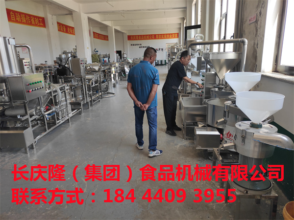 黑龍江齊齊哈爾客戶馬先生，通過網絡關注我們長慶隆有一段時間了，也是我們的老鐵粉了，疫情解封后直接來到我們公司定制了大豆腐機全套設備，現已完成學習。您對我們的每一分信任，就是對我們最好的支持，感謝馬先生對我們長慶隆的支持與信任，祝您開業大吉，紅紅火火！ (5).jpg
