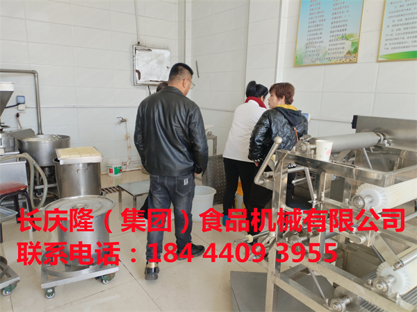 內蒙興安盟客戶購買的全套豆制品設備，已經簽約完成，進入實操教學階段，長慶隆祝您生意興隆，財源廣進。 (2).jpg