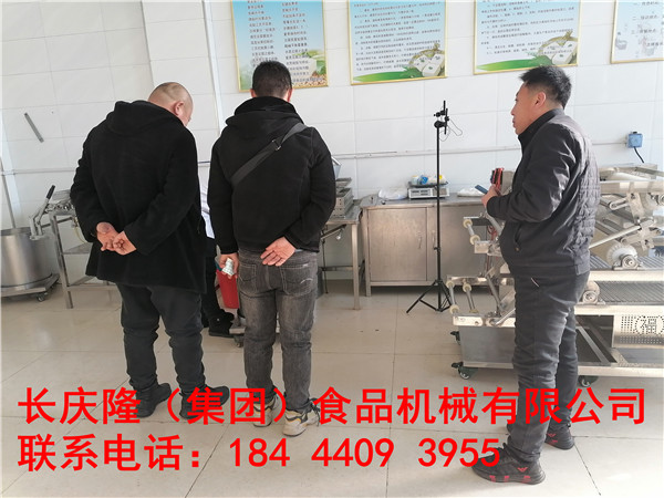 安圖楊先生關注長慶隆很久了，今日來到長慶隆購買了大豆腐機全套設備，稍后進入實操教學階段！長慶隆祝您財源廣進，生意興隆。 (3).jpg