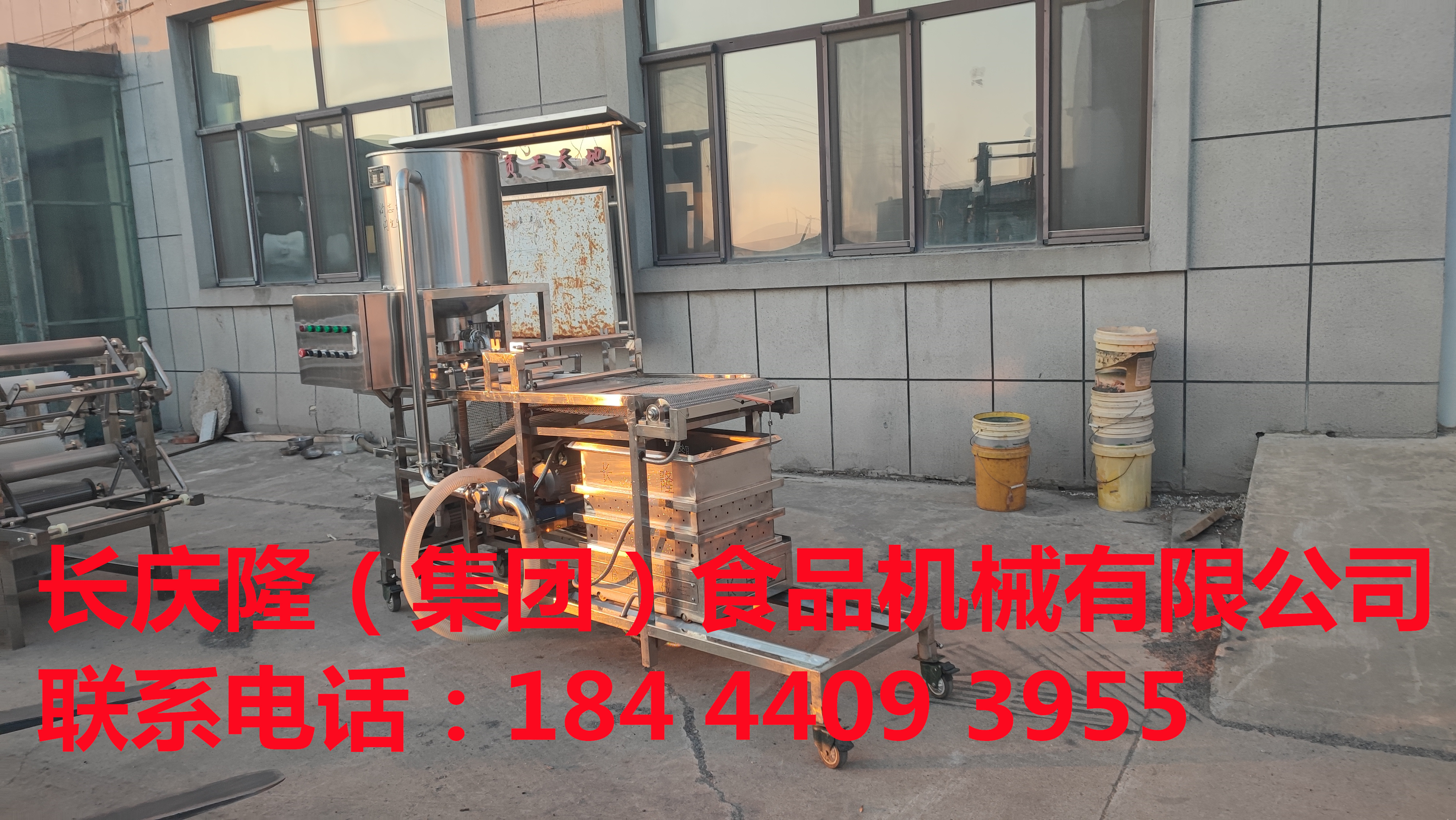 尚志客戶定購的小型干豆腐機生產線裝車發貨，感謝客戶的支持與信任，長慶隆祝客戶生意興隆財源廣進！ (4)_副本.jpg