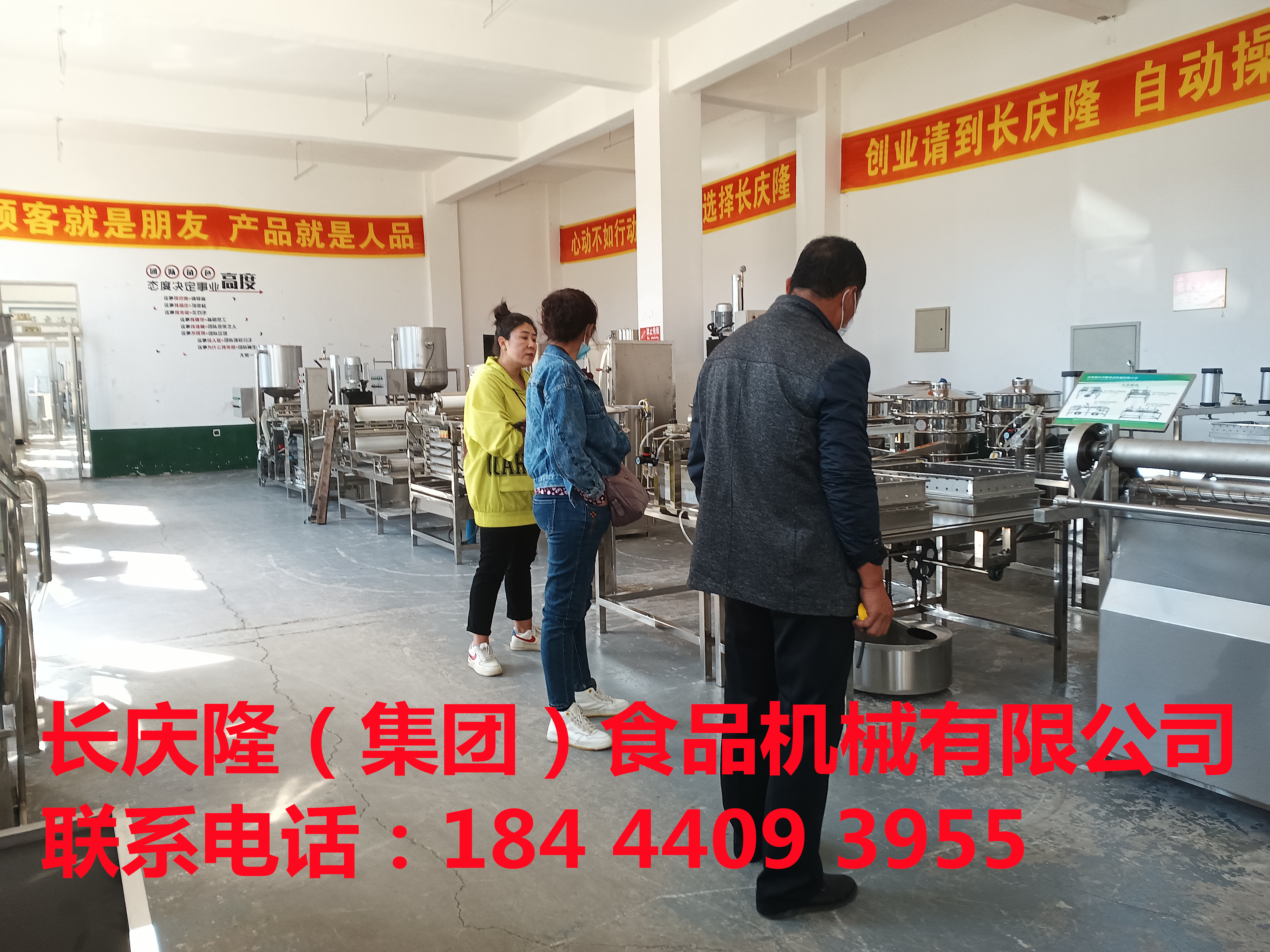 敦化客戶姜先生下午來到公司，考察后直接訂購了單磨組合，60型燃煤雙加熱煮漿鍋等設備，學習中 (8).jpg
