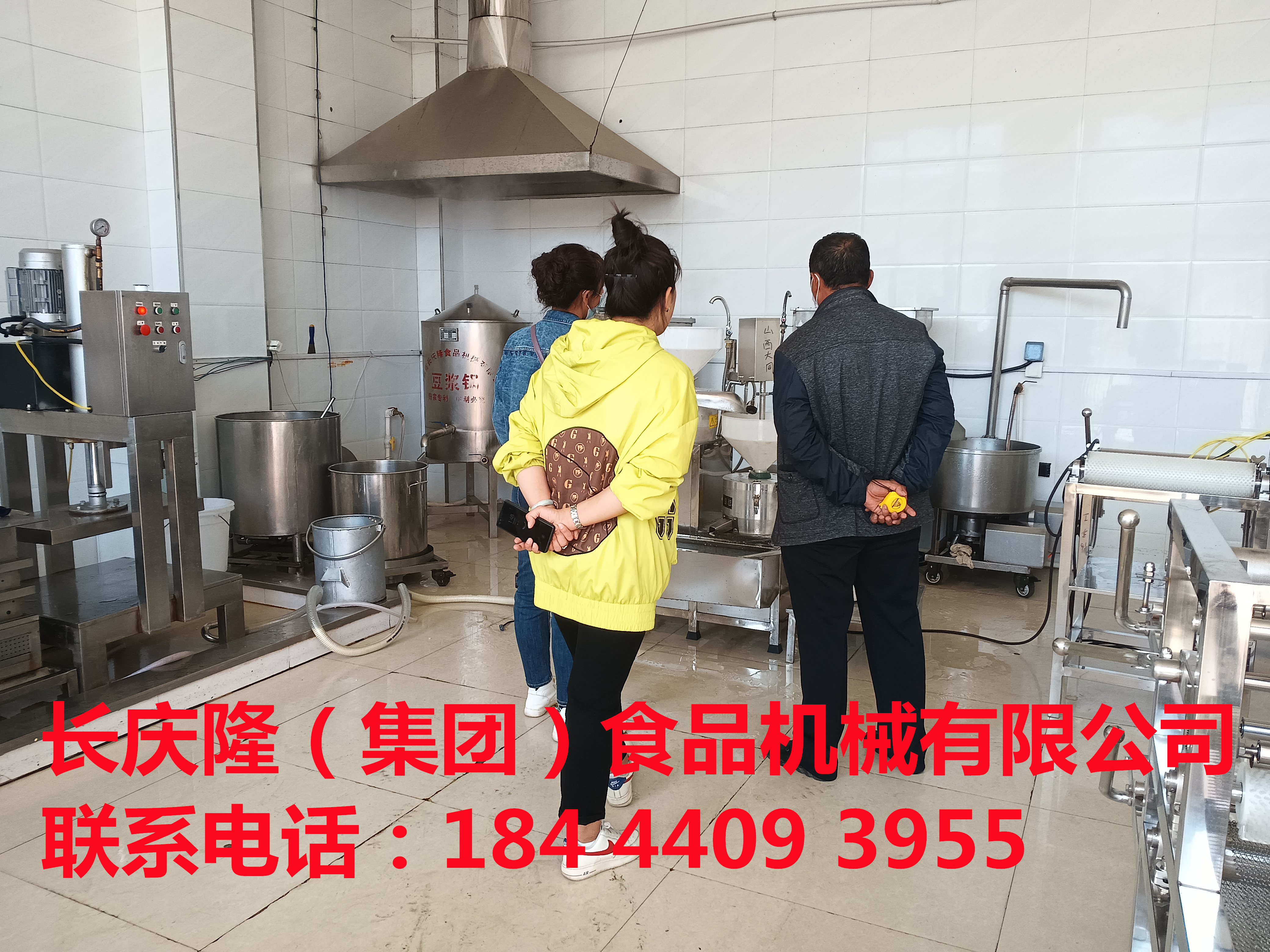 敦化客戶姜先生下午來到公司，考察后直接訂購了單磨組合，60型燃煤雙加熱煮漿鍋等設備，學習中 (4).jpg