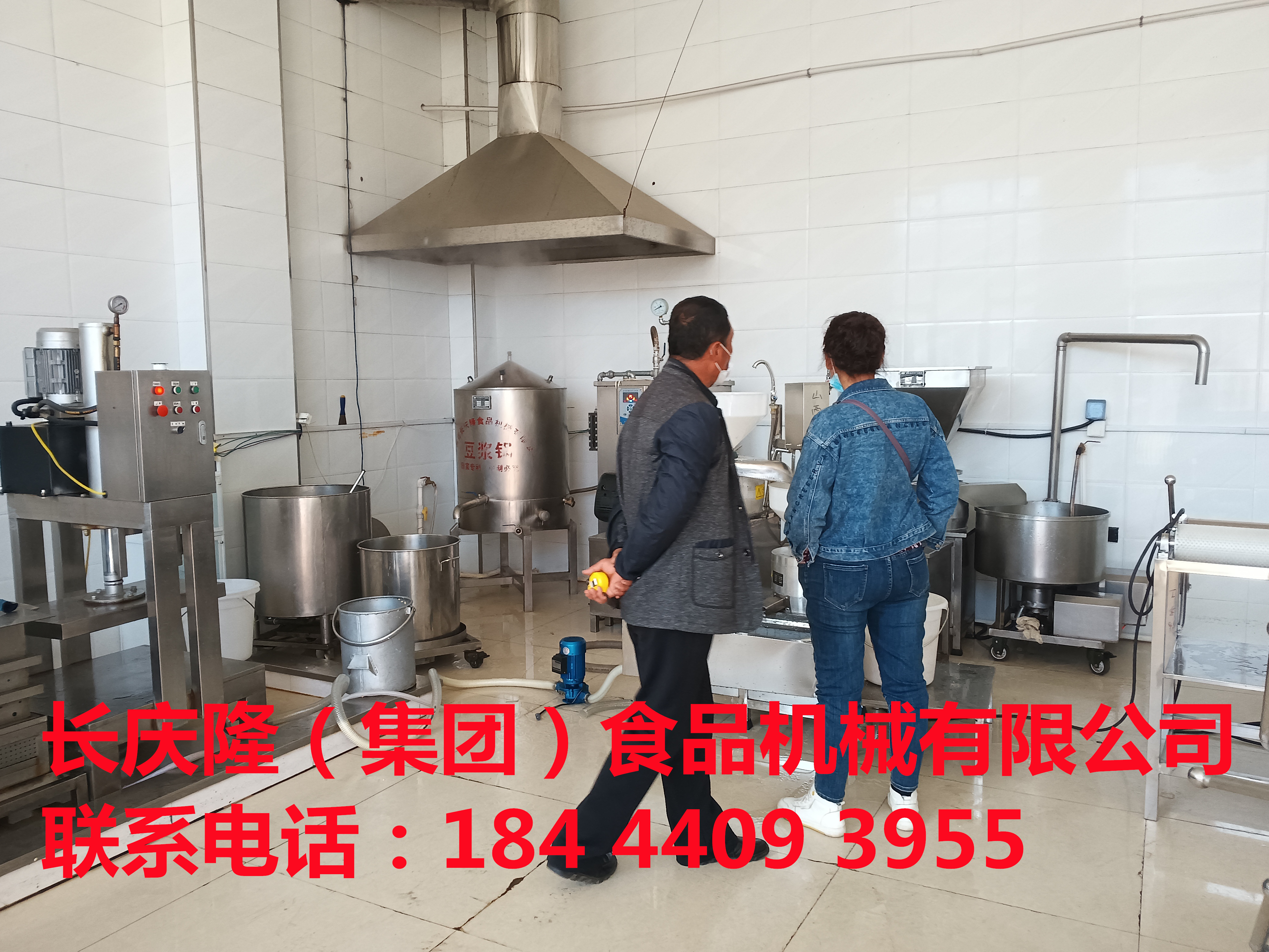 敦化客戶姜先生下午來到公司，考察后直接訂購了單磨組合，60型燃煤雙加熱煮漿鍋等設備，學習中 (3).jpg