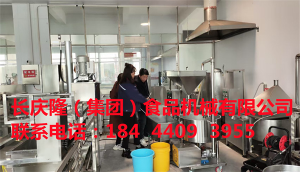 營口鄧先生二人去幾內亞國家做豆腐，在長慶隆公司購買了磨漿機、煮漿鍋、立式無煙鍋爐、小型全自動干豆腐機、大豆腐機等全套設備，正在簽單中 (4).jpg