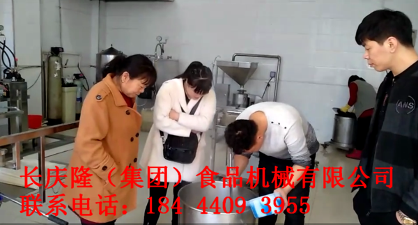 哈市三人2.png