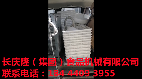 吉林客戶，自己開車來的，在長(zhǎng)慶隆購(gòu)買的小型雙聯(lián)磨漿機(jī)，電鍋爐，大豆腐模具等設(shè)備，直接裝車發(fā)走。長(zhǎng)慶隆祝您財(cái)源廣進(jìn)，心想事成。 (2).png