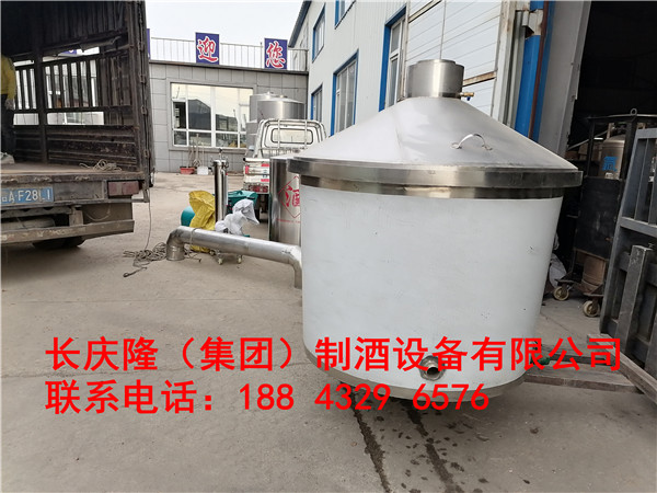 白山客户看中了酿酒行业的发展前景，考察过后对长庆隆的设备与服务非常满意，直接购买500型酒锅、立式无烟锅炉、白酒催陈净化器等全套酿酒设备，直接进入实操教学阶段，设备当天直接装车发走；长庆隆祝您财源广进，酿酒致富。 (6)_副本.jpg