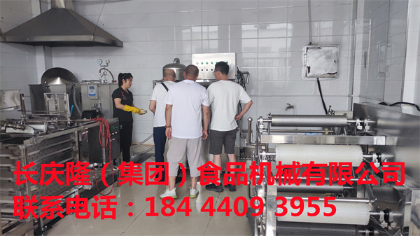 长春门氏生鲜和长庆隆强强联手，在长庆隆购置大豆腐机全套设备签约中，长庆隆祝门式生鲜生意兴隆财源广进！ (1).jpg