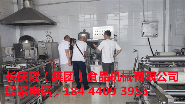 长春门氏生鲜和长庆隆强强联手，在长庆隆购置大豆腐机全套设备签约中，长庆隆祝门式生鲜生意兴隆财源广进！ (4).jpg