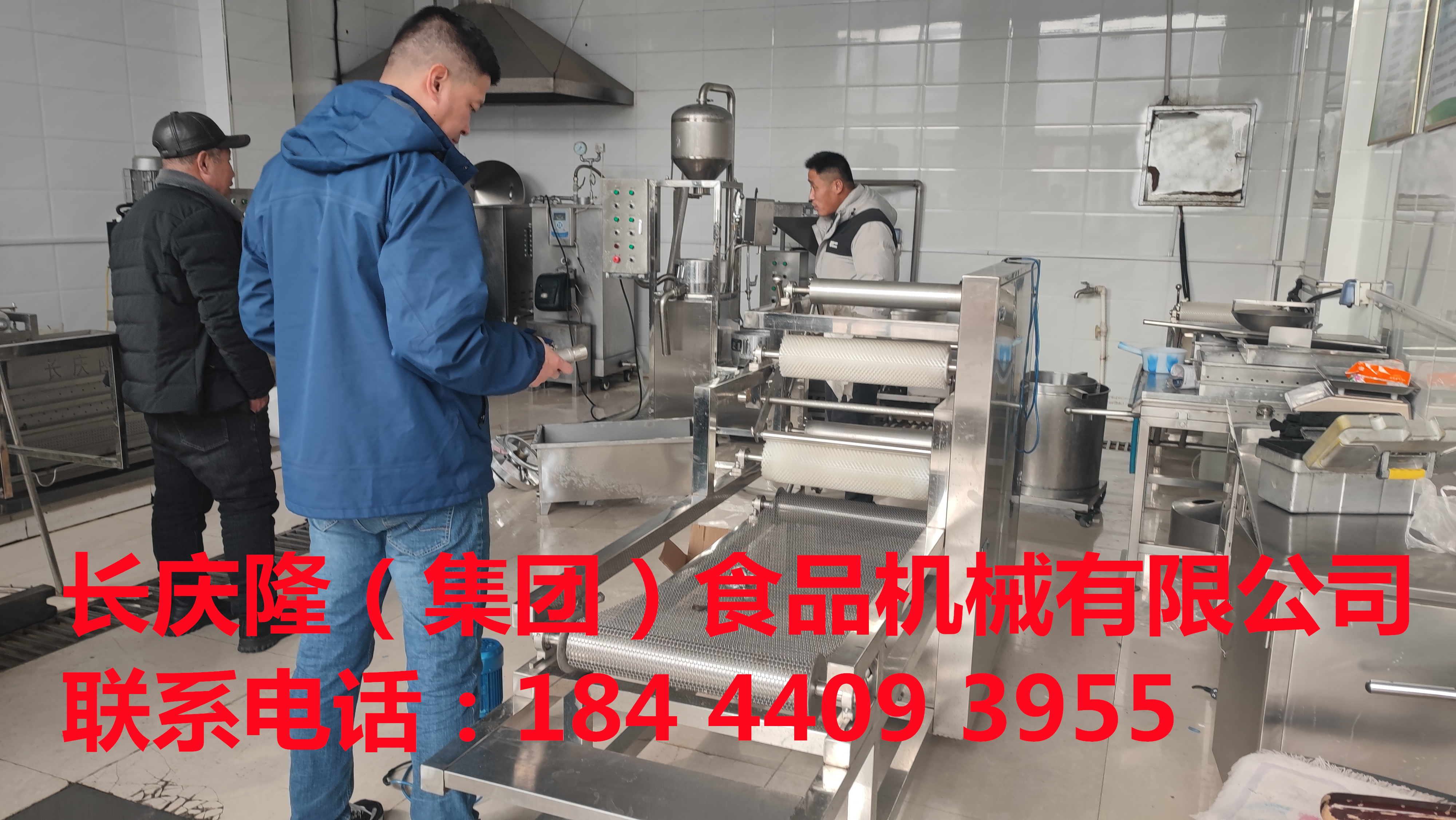 每一次签约都是新的奔赴，白山客户定购的豆腐机全套设备正在签约中，希望这设备能成为他开启豆腐事业的“金钥匙”，一路长虹。 (5)_副本.jpg