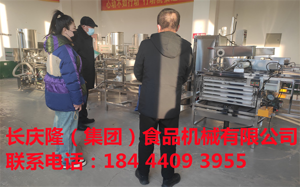 佳木斯村民委员会各位领导在长庆隆订购了中型干豆腐机，大豆腐机全套设备签订合同中，乡村振兴，我们荣耀助力 (3).jpg